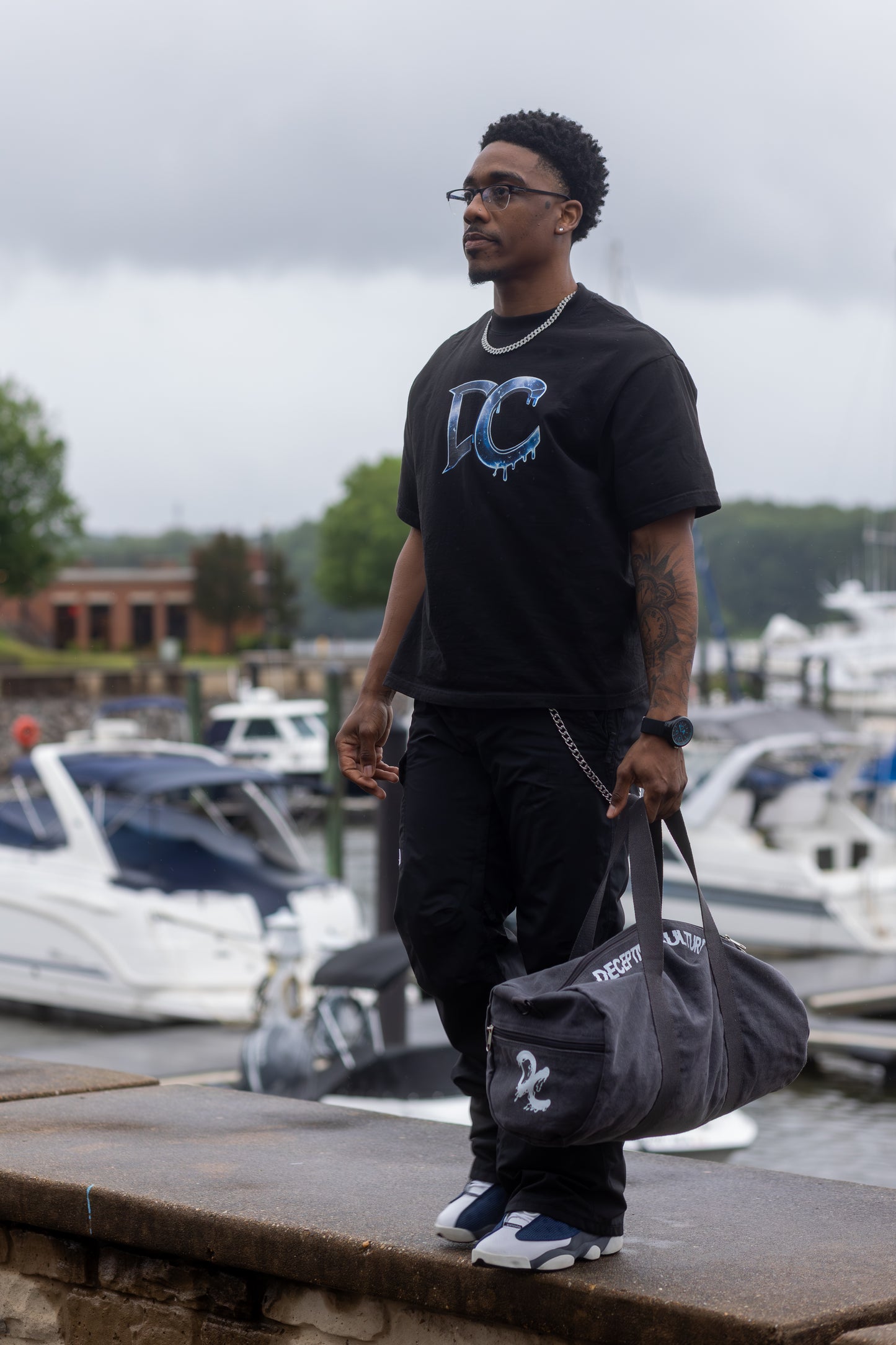 DC Essential Tee - BLACK